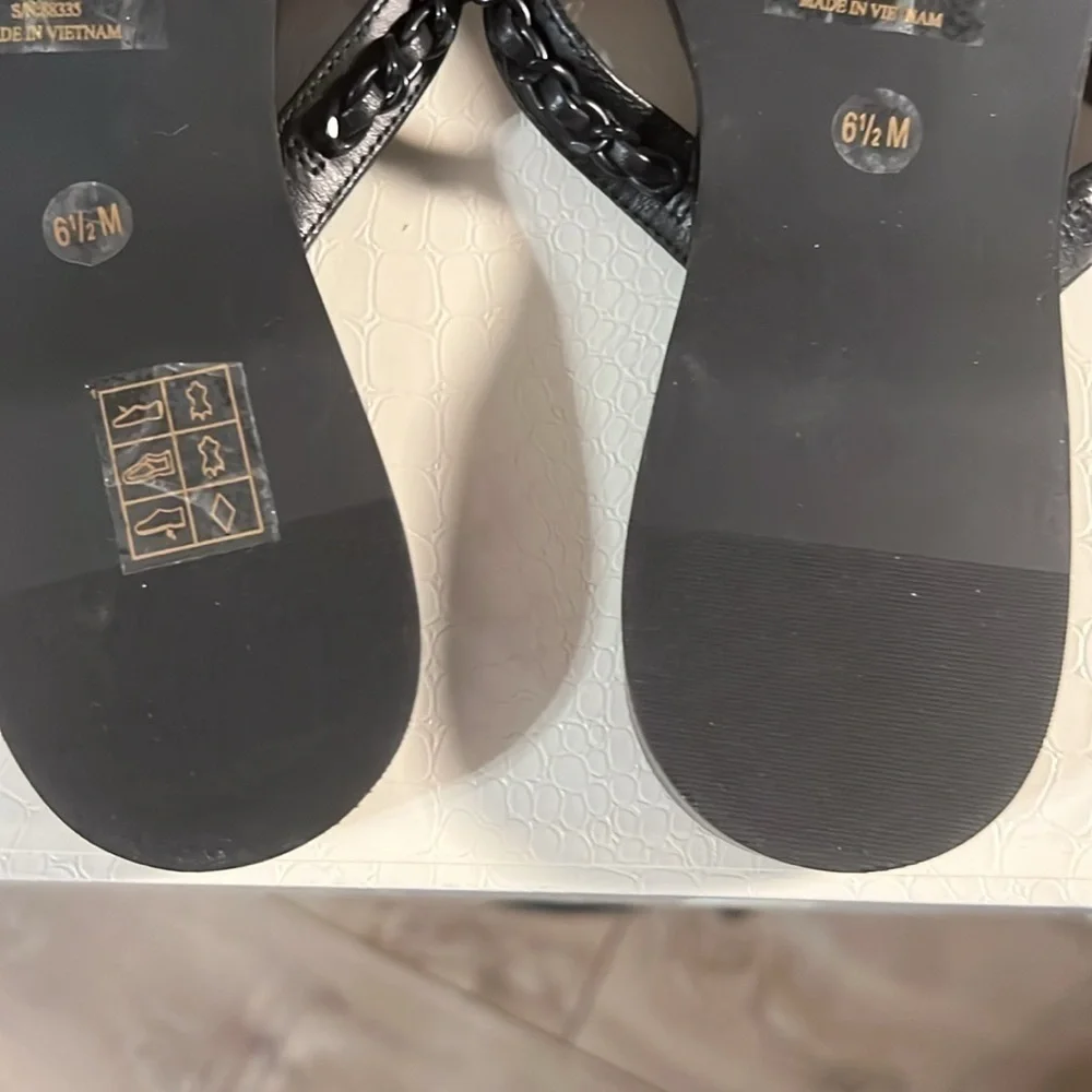 TORY BURCH New without Tags Everly Perfect Black Paris Nappa Chain Thong Sandal